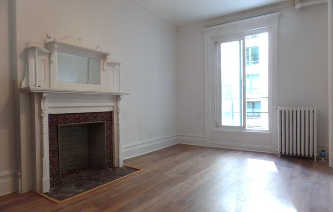 1 bed, 1 bath, $2,995, Unit 4r