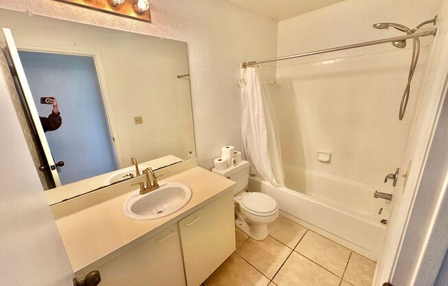 2 beds, 1 bath, 810 sqft, $1,395, Unit r2550n3304