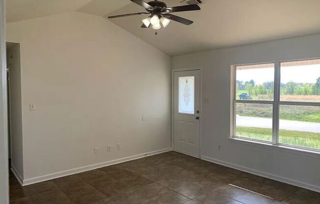 3 beds, 2 baths, $1,100