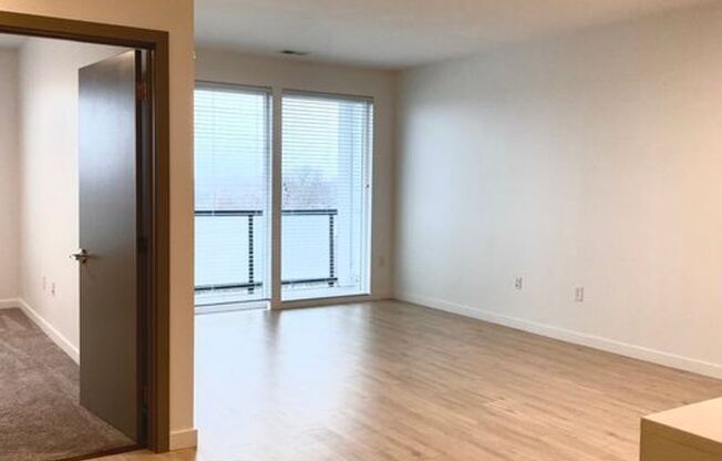 1 bed, 1 bath, 690 sqft, $1,540, Unit 214