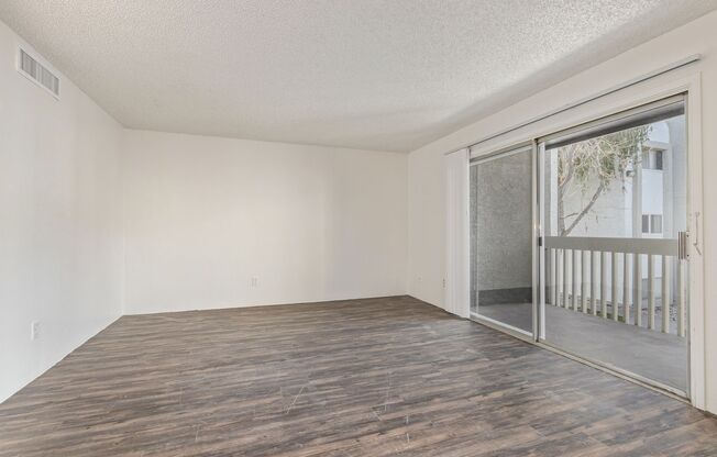 1 bed, 1 bath, 680 sqft, $1,095, Unit 220