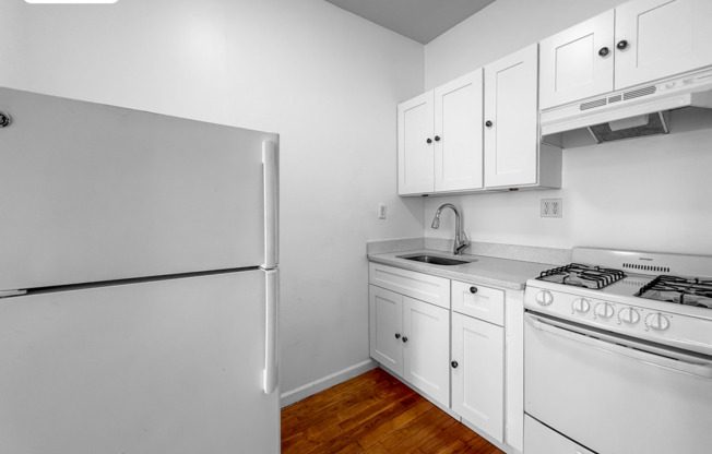 1 bed, 1 bath, $2,600, Unit 4D