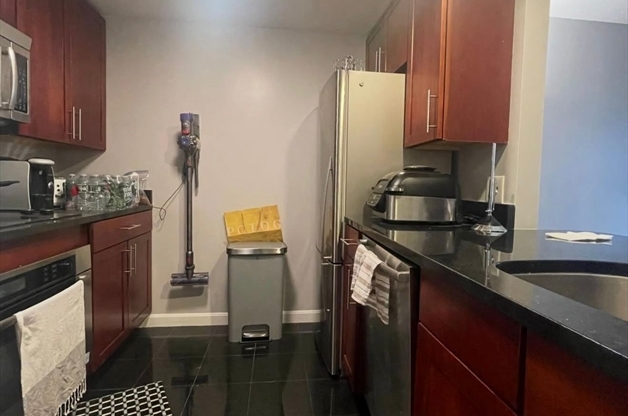 1 bed, 1 bath, 663 sqft, $3,400, Unit 528