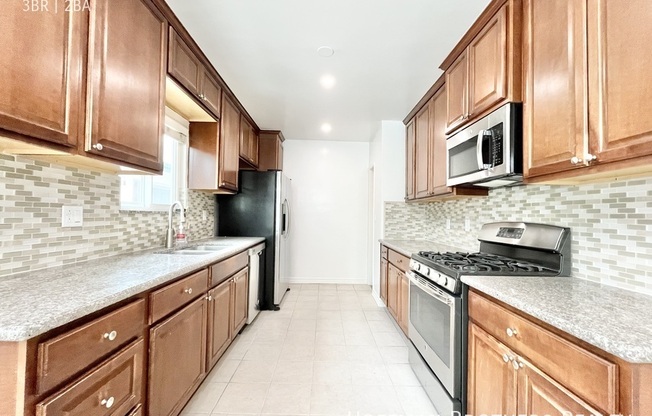 1028 S SHERBOURNE DR