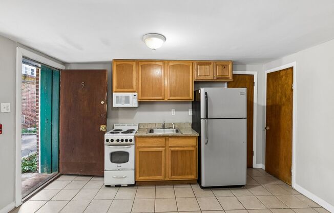1 bed, 1 bath, 550 sqft, $1,090, Unit A5
