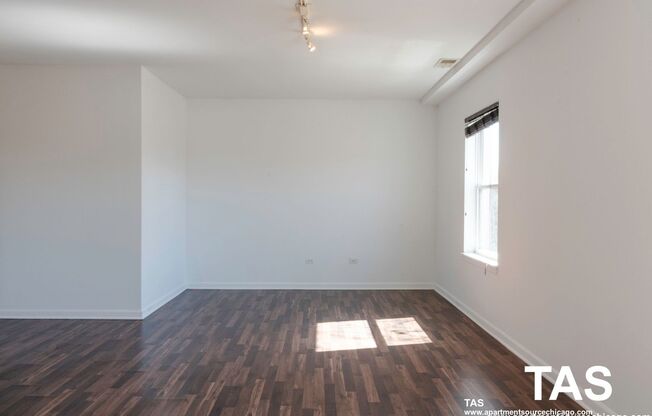 1 bed, 1 bath, $1,725, Unit 4D