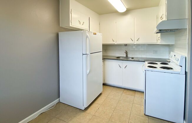 2 beds, 1 bath, 800 sqft, $1,850, Unit O-34