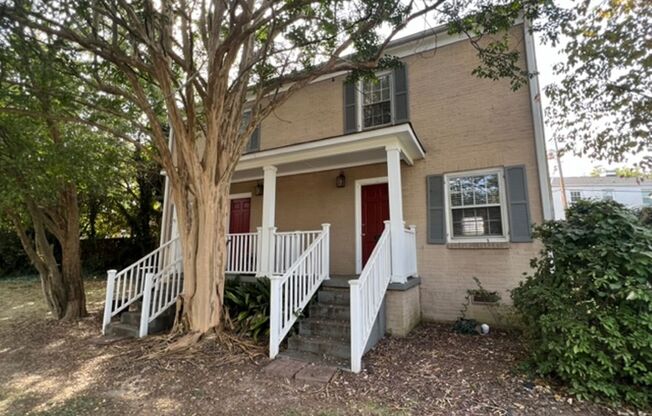 Location - Location - 2 story Duplex - Move In Ready !! This 2-bedroom - 1 Full Bath home is conveniently located off of Augusta Road and within Walking Distance to Restaurants, Shopping and Grocery Stores.