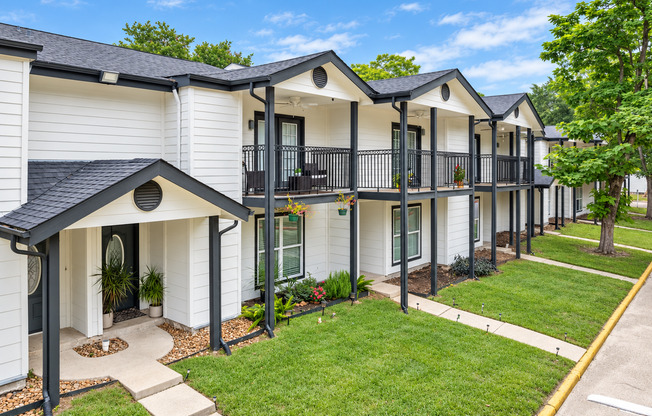 3 beds, 2.5 baths, 1,686 sqft, $1,574, Unit 1404