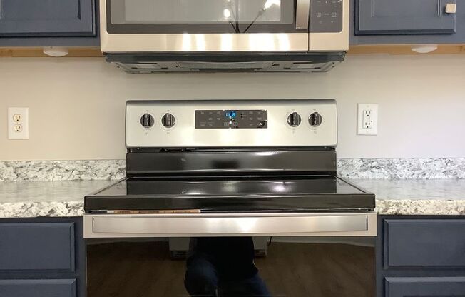 2 bedrooms - 2 1/2 bath townhome - newly remodeled