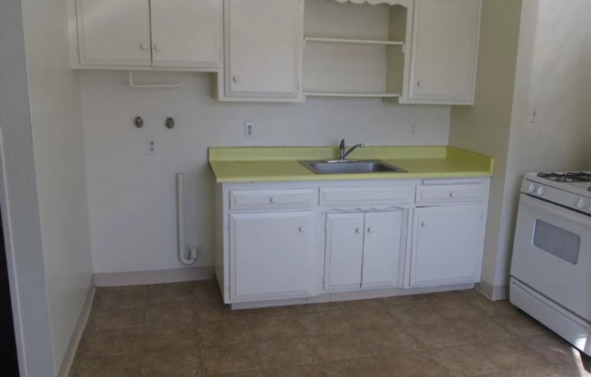 Beautiful 2 bedroom 1 bath located in Elk Grove!