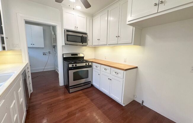 2BD/1BA DT Fullerton Vintage 1922 House w/ALL UTILITIES INCLUDED!