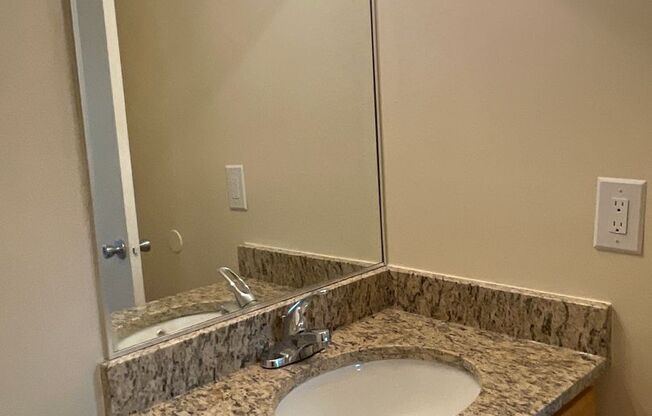 2 beds, 2 baths, 1,000 sqft, $1,975, Unit 14210 #302