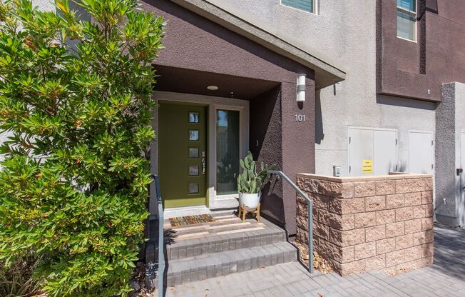 Fully furnished luxury townhome in Affinity/Summerlin