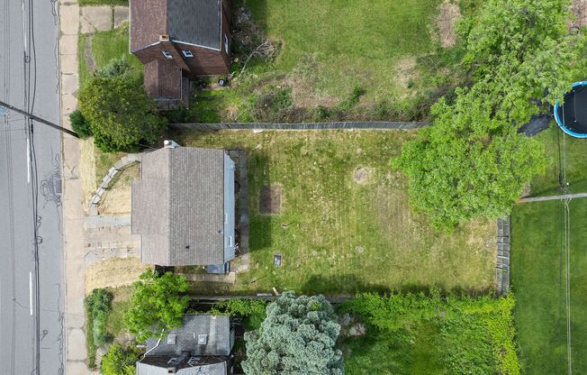 Charming 2 bedroom home in Versailles available August 1!