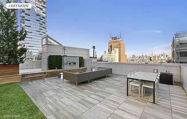 1 bed, 1 bath, 827 sqft, $7,995, Unit 903