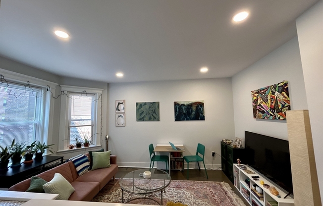 1 bed, 1 bath, 800 sqft, $3,100, Unit 8