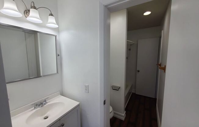 2 BED 1.5 BATH | TOWNHOME | LAKEBRIDGE