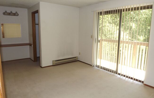 Nice 2 Bedroom Upper Unit In 4-PLex!