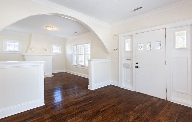 Spacious Upstairs 3/1.5 Duplex Unit w/ Bonus Room Minutes From Midtown/Downtown!