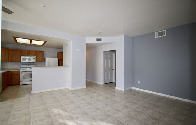 2 beds, 2 baths, $1,900, Unit 611