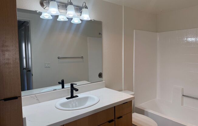 1 bed, 1 bath, 671 sqft, $2,425, Unit 355