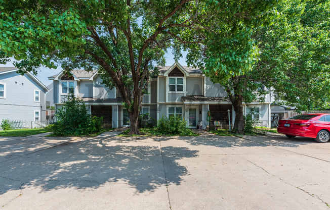 7206 4 W DOUGLAS AVE