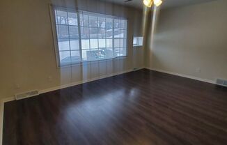 2 beds, 1 bath, $1,100, Unit 8