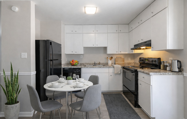 2 beds, 1 bath, 836 sqft, $1,340, Unit 1532-C