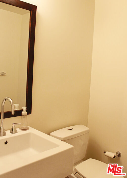 940 E 2 ST