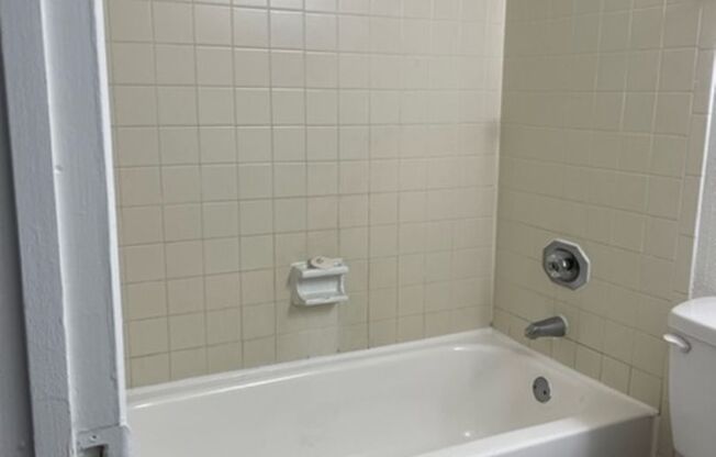 2 beds, 2 baths, 1,038 sqft, $1,215, Unit 1406