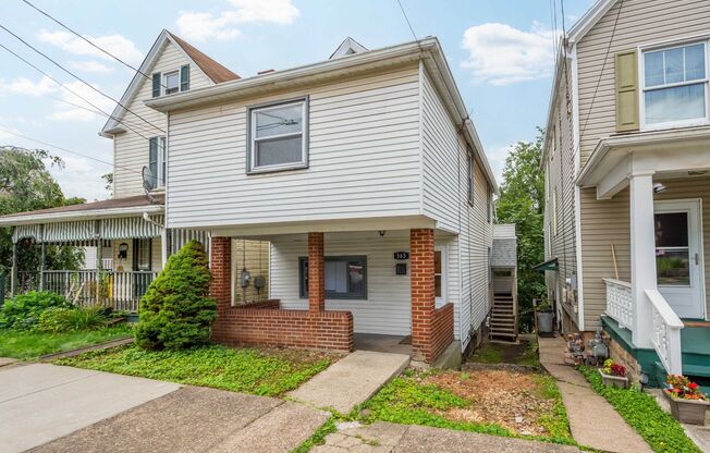 SCORE 50% OFF 1ST MONTH'S RENT IF SIGNED BY DEC 5! Stunning 2 bedroom home in Pitcairn available now!