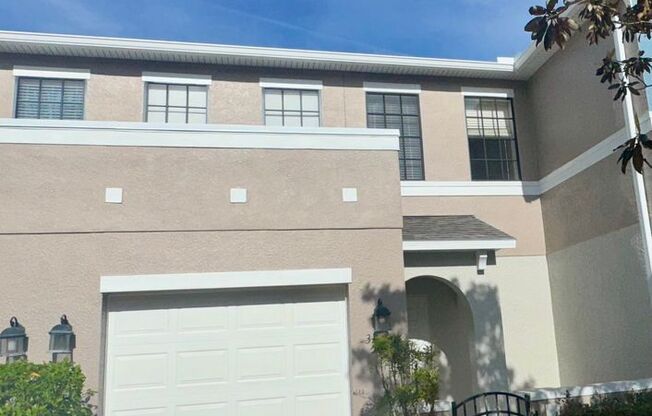 2 Bedroom 2,5 bath Sanford Townhome near the Sanford International Airport with 2 master suites, screened porch and a 1 car garage!