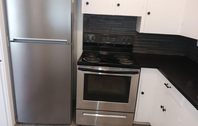 2 beds, 1 bath, 901 sqft, $1,929, Unit 22