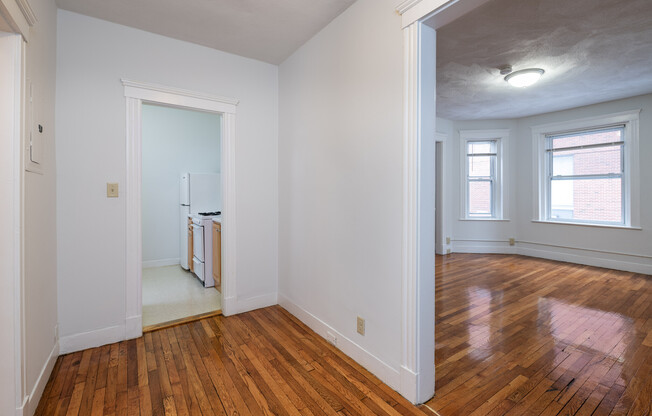Studio, 1 bath, 525 sqft, $2,700, Unit 50