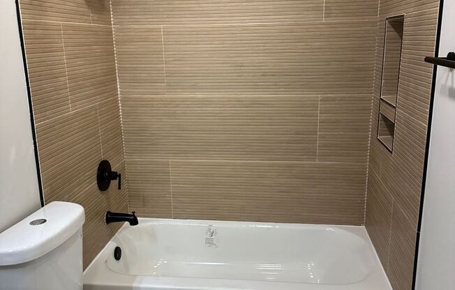 2 beds, 1 bath, $1,900, Unit 206