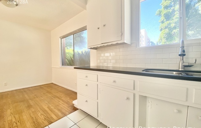1162 N ORANGE GRV