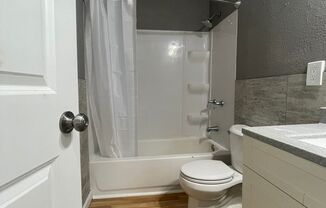 2 beds, 1 bath, $750, Unit 1400 Monroe B