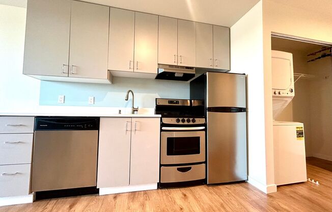 Studio, 1 bath, 444 sqft, $1,525, Unit 303