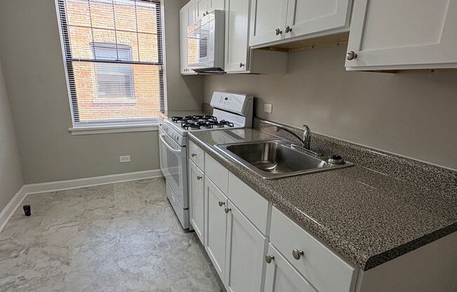 2 beds, 1 bath, 670 sqft, $1,200, Unit CA 133-3W