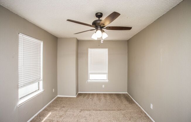 1 bed, 1 bath, 520 sqft, $650, Unit 32
