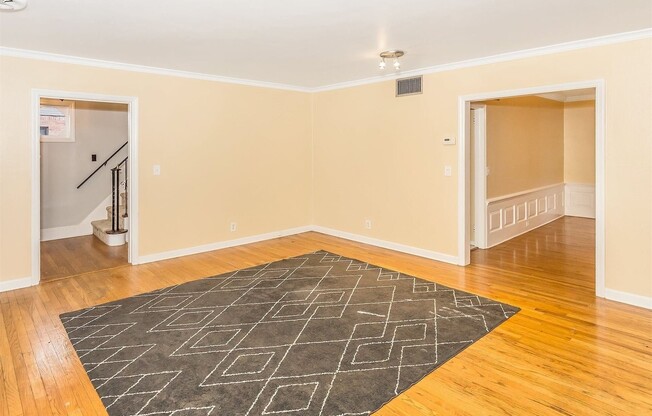 123 WARNER AVE