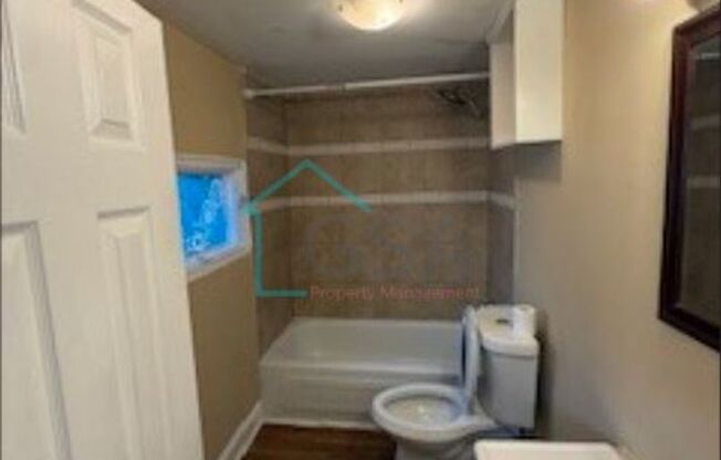 3 beds, 1 bath, $1,100, Unit 20 Burdette St