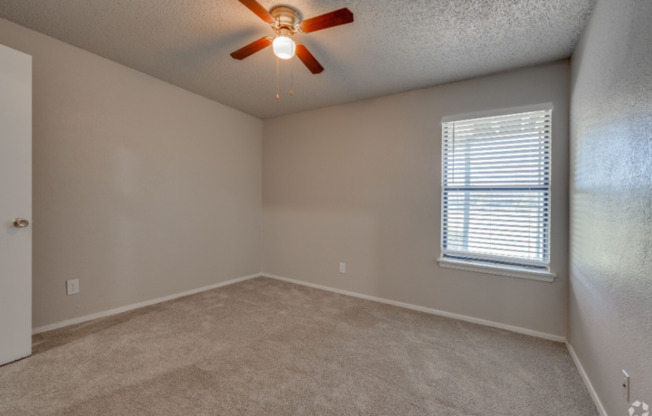 1 bed, 1 bath, 800 sqft, $915, Unit 1612