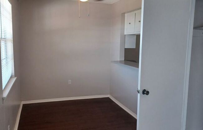 2 beds, 1 bath, 1,000 sqft, $920, Unit 24