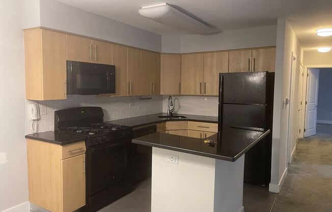 2 beds, 2 baths, 920 sqft, $1,750, Unit 914G