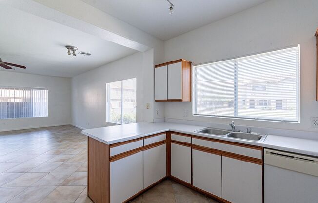 3 beds, 2.5 baths, $1,945, Unit UNIT 1096