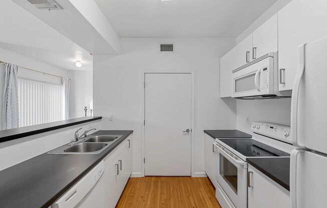 2 beds, 2 baths, 480 sqft, $480, Unit 221 - 221 B