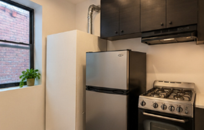 5425 Santa Monica Blvd – Classic Hollywood Charm with Modern Convenience