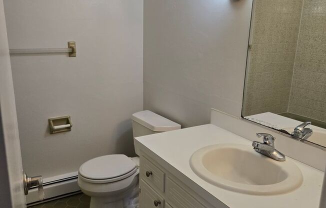 2 beds, 1 bath, 780 sqft, $1,625, Unit D06